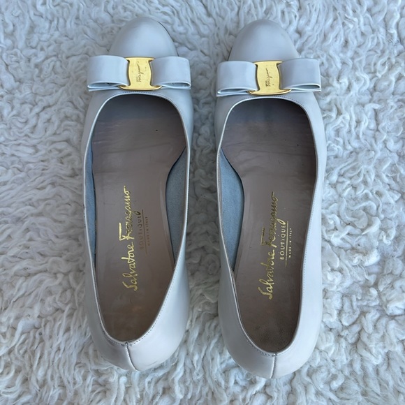 Salvatore Ferragamo Bow Low Heel Shoes.
Size 9 AA - Picture 5 of 9